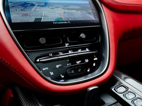 Used 2022 Aston Martin DBX AWD/4WD image 51