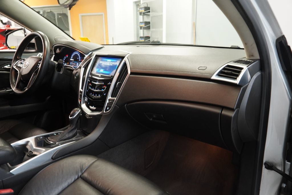 Used 2015 Cadillac SRX FWD image 34