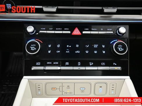 Used 2025 Hyundai Santa Fe Calligraphy AWD/4WD image 23