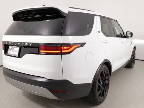 Used 2024 Land Rover Discovery S image 13