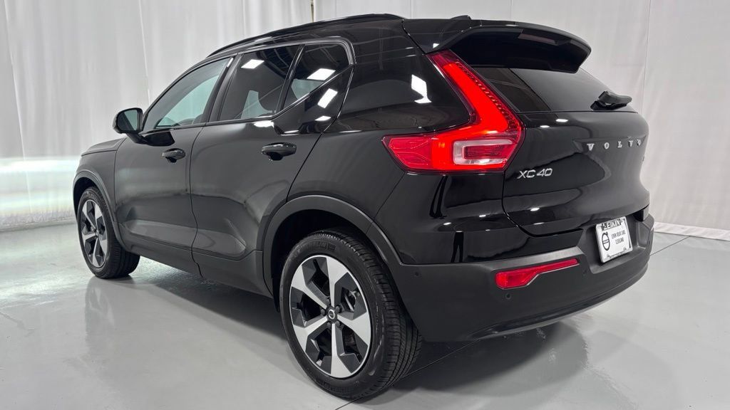 Certified 2026 Volvo XC40 B5 Plus AWD/4WD image 8