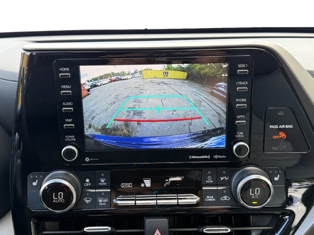 Used 2022 Toyota Highlander XLE AWD/4WD image 15