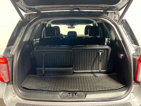 Used 2023 Ford Explorer Limited image 22
