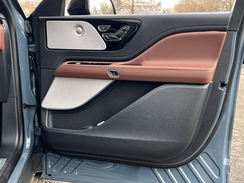New 2026 Lincoln Aviator Reserve w/ Luxury Package AWD/4WD image 6