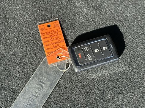 Used 2022 Jeep Grand Cherokee Overland AWD/4WD image 25