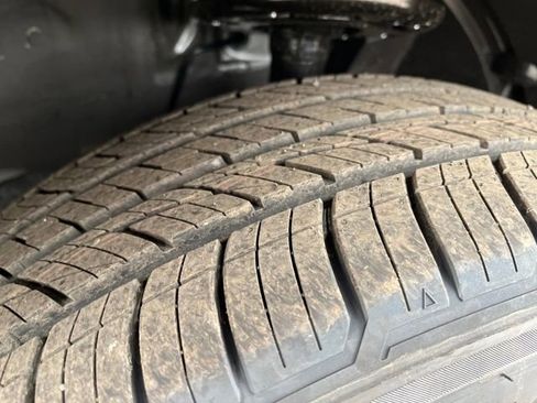 New 2025 Nissan Pathfinder SL w/ Black Appearance Package image 24