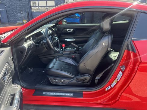 Used 2019 Ford Mustang GT Premium w/ Equipment Group 401A RWD image 29
