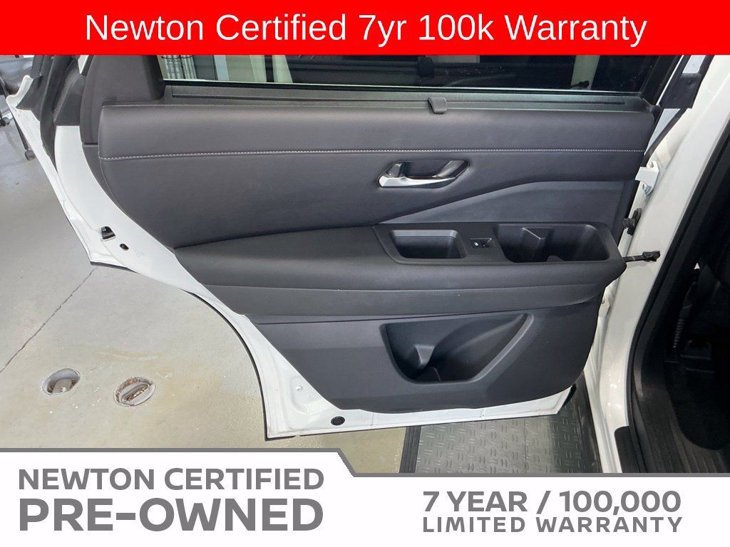 Used 2024 Nissan Pathfinder SL AWD/4WD image 44