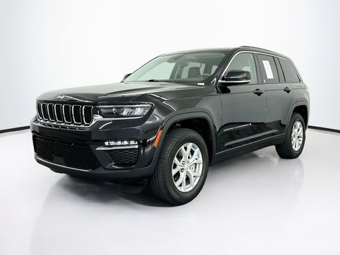 Used 2023 Jeep Grand Cherokee Limited AWD/4WD image 3