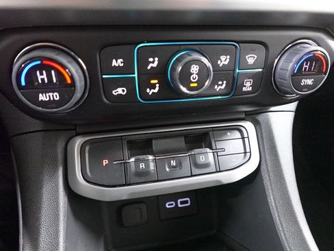 Used 2023 GMC Acadia SLE image 18