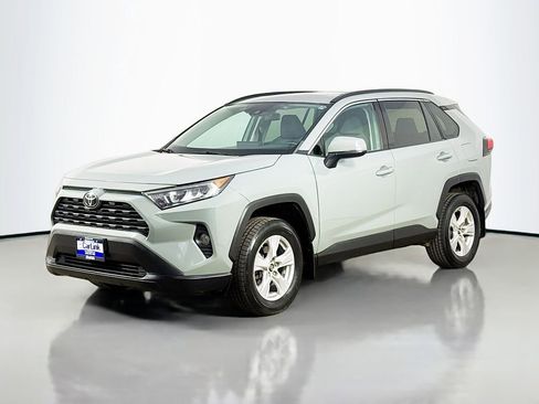 Used 2019 Toyota RAV4 XLE w/ Convenience Package AWD/4WD image 3