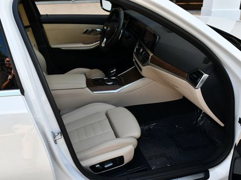 Used 2019 BMW 330i Sedan w/ Convenience Package RWD image 18
