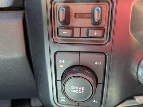 Used 2023 Ford F250 Platinum AWD/4WD image 23