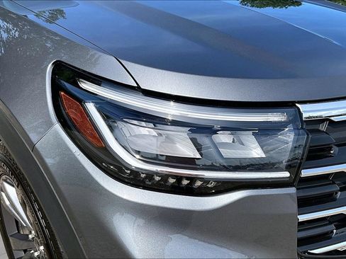 Used 2025 Ford Explorer Active w/ Active Comfort Package AWD/4WD image 30