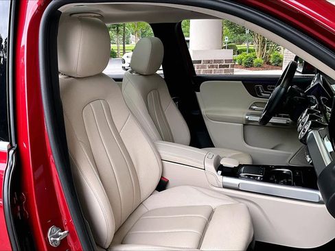 Used 2022 Mercedes-Benz GLB 250 image 9
