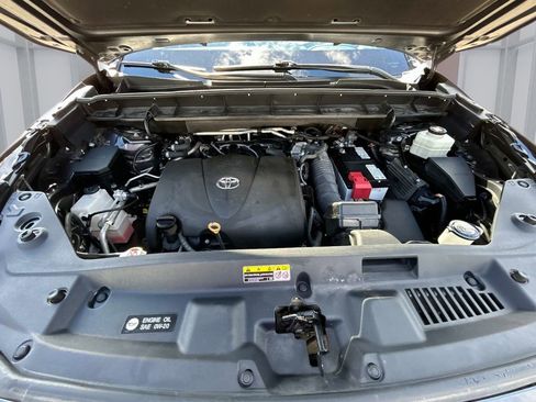 Used 2022 Toyota Highlander XLE image 10