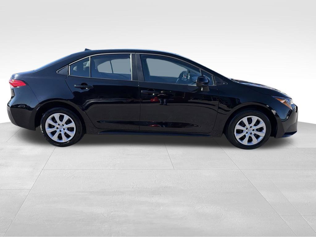 Used 2025 Toyota Corolla LE FWD image 8