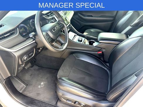 Used 2024 Jeep Grand Cherokee L Laredo AWD/4WD image 11