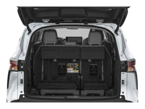 Used 2025 Toyota Sienna XLE image 10