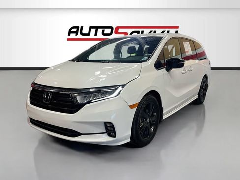 Used 2024 Honda Odyssey Sport image 3