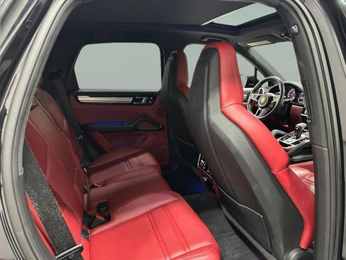 Used 2021 Porsche Cayenne S image 10