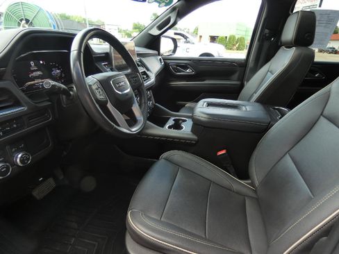 Used 2023 GMC Yukon XL SLT AWD/4WD image 12