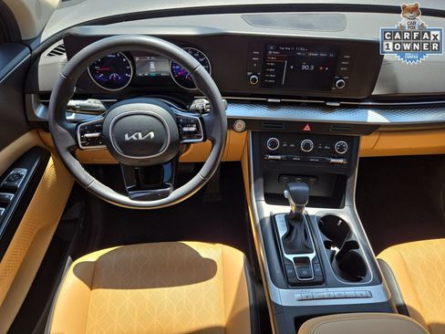 Used 2024 Kia Carnival LX FWD image 14
