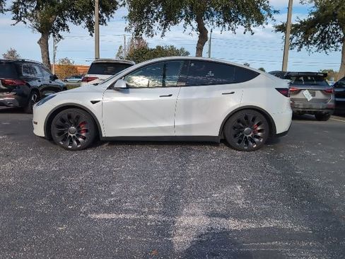 Used 2022 Tesla Model Y Performance image 3