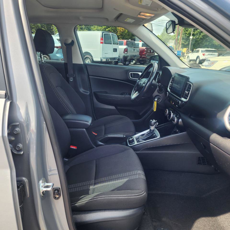 Used 2022 Hyundai Venue SEL w/ Cargo Package FWD image 14