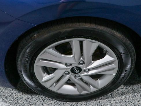 Used 2019 Hyundai Elantra SEL FWD image 11