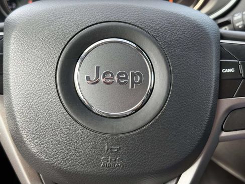 Used 2019 Jeep Cherokee Limited AWD/4WD image 21
