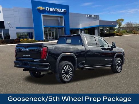 Used 2025 GMC Sierra 2500 Denali Ultimate image 9