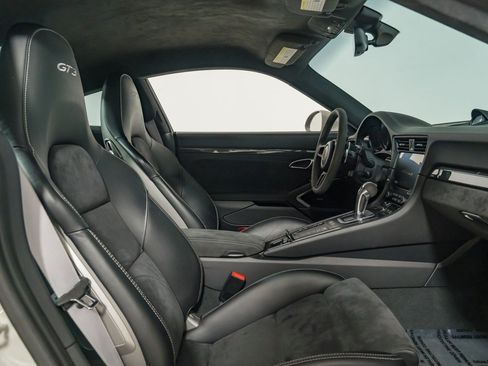 Used 2018 Porsche 911 GT3 RWD image 25