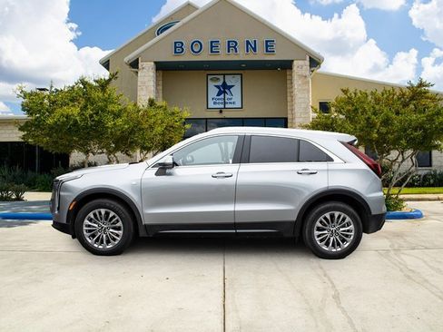 Used 2025 Cadillac XT4 Premium Luxury image 2