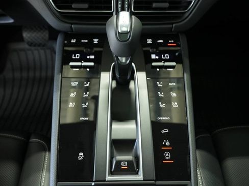 New 2025 Porsche Macan image 23