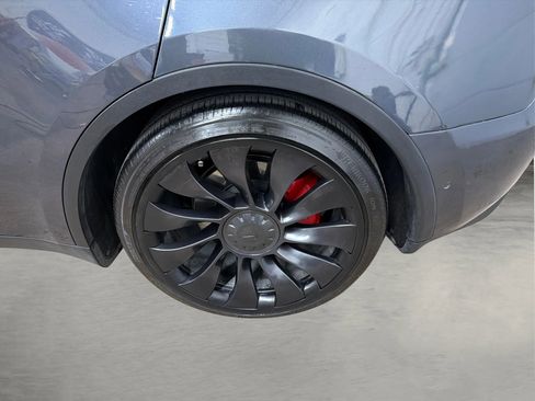 Used 2022 Tesla Model Y Performance image 16