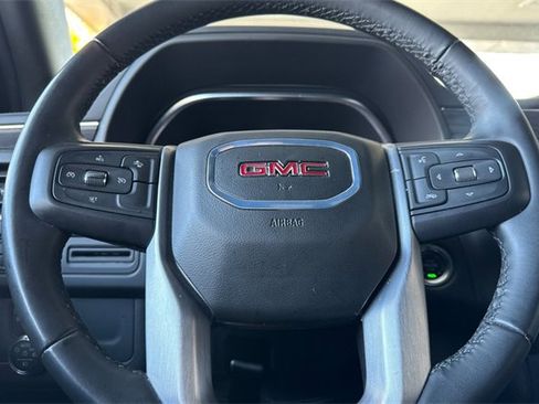 Used 2024 GMC Yukon XL SLT image 24