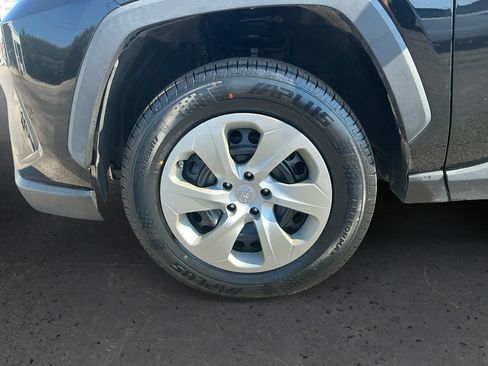 Used 2021 Toyota RAV4 LE FWD image 13