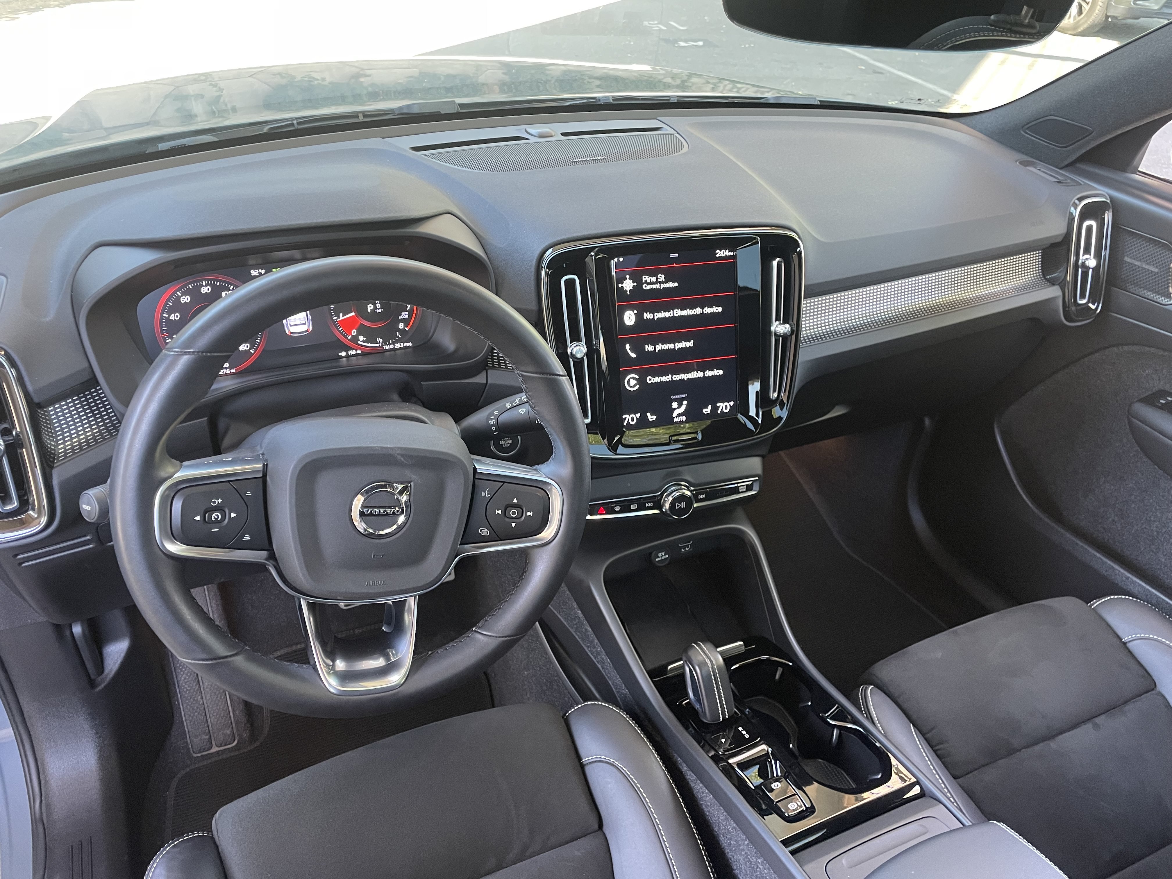 Used 2022 Volvo XC40 T5 R-Design w/ Advanced Package AWD/4WD image 3