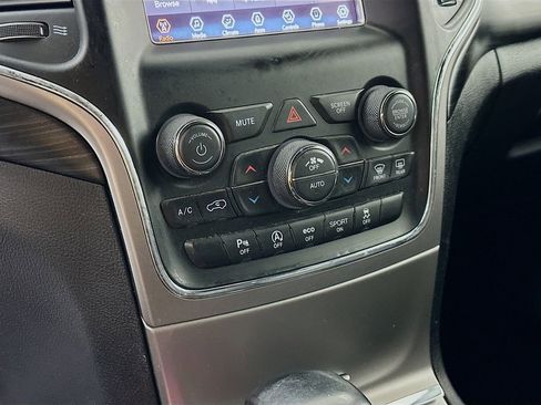 Used 2020 Jeep Grand Cherokee Laredo w/ Security & Convenience Group image 21