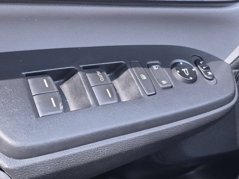 Used 2018 Honda CR-V LX image 30