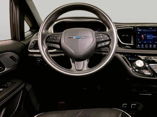 Used 2019 Chrysler Pacifica Limited w/ Advanced Safetytec Group FWD image 5