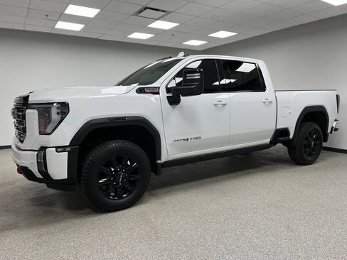 Used 2024 GMC Sierra 3500 AT4 w/ AT4 Premium Plus Package AWD/4WD image 6