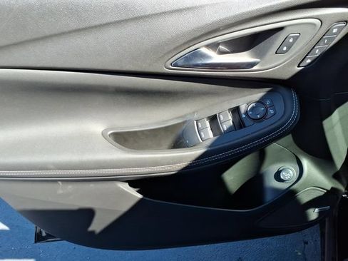 Used 2024 Buick Encore GX Avenir w/ Avenir Technology Package FWD image 7