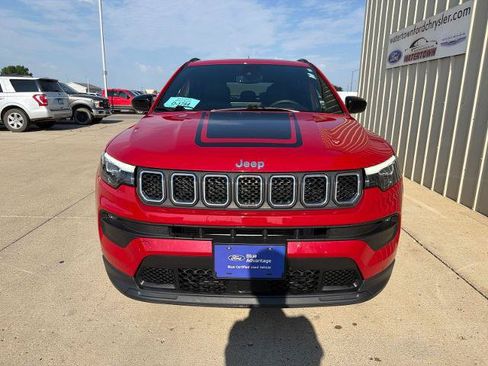 Used 2024 Jeep Compass Latitude w/ Sun and Sound Group AWD/4WD image 3