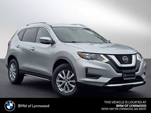 Used 2020 Nissan Rogue SV image 1