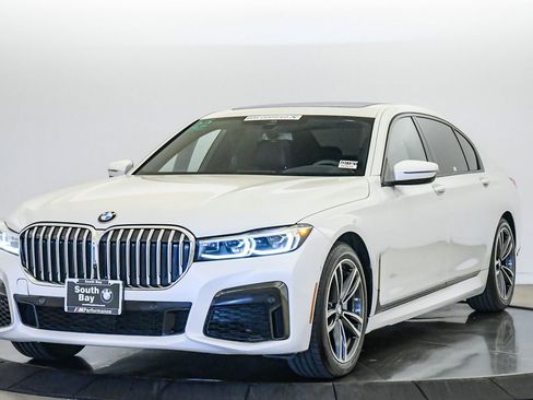 Used 2022 BMW 740i w/ M Sport Package RWD image 1