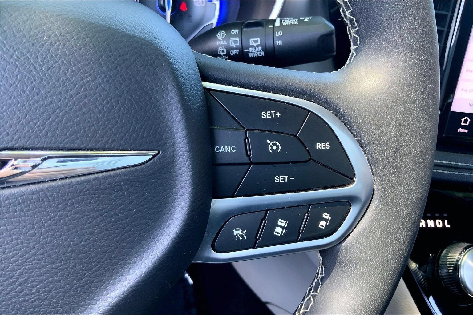 Certified 2023 Chrysler Pacifica Touring-L AWD/4WD image 19