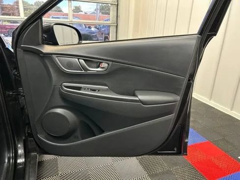 Used 2019 Hyundai Kona Limited FWD image 21
