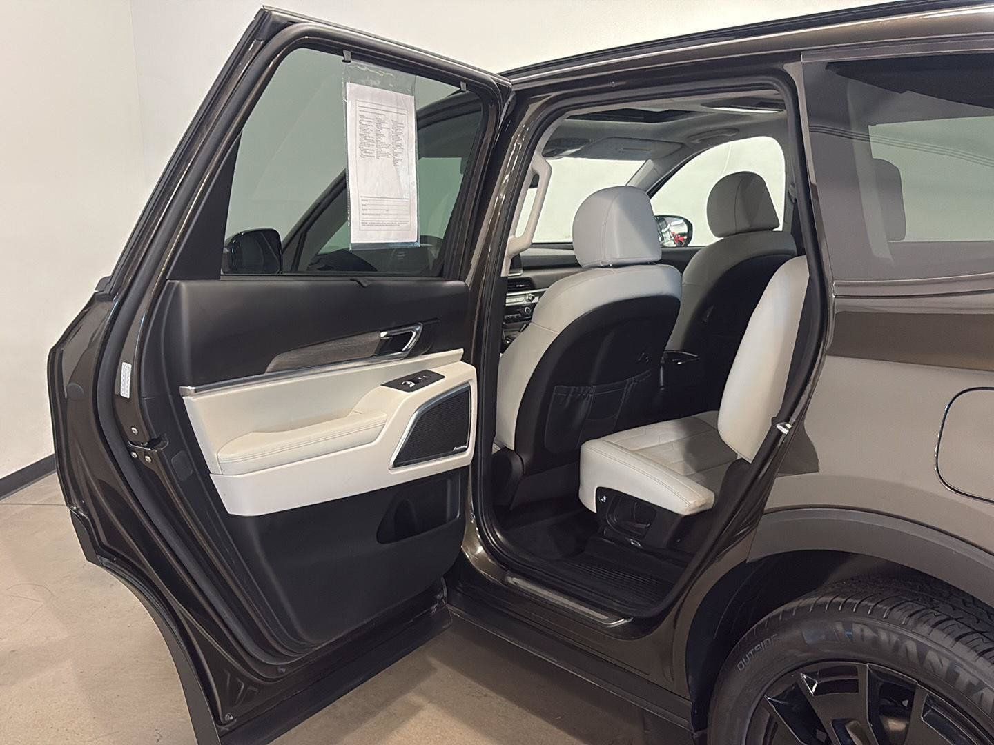 Used 2022 Kia Telluride SX w/ SX Prestige Package AWD/4WD image 29